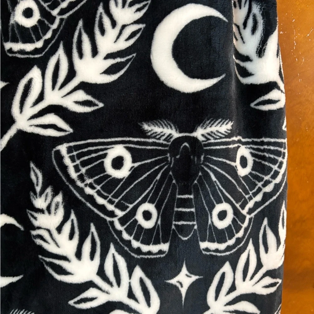 Black & Butterfly oversized throw blanket. New